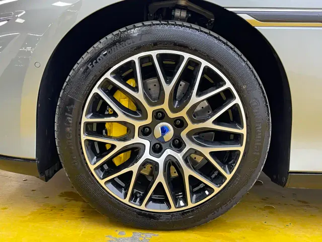 Denza Z9GT — Фото автомобиля 10