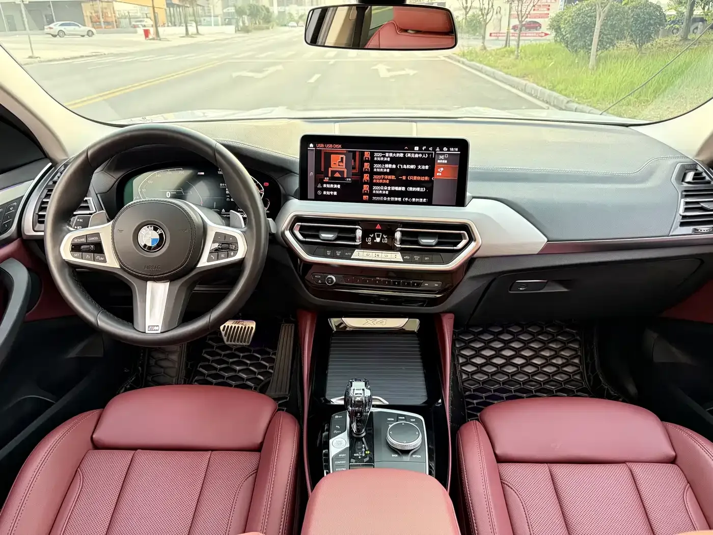 BMW BMW X4 2022 xDrive 25i M Sport Package — Фото автомобиля 11