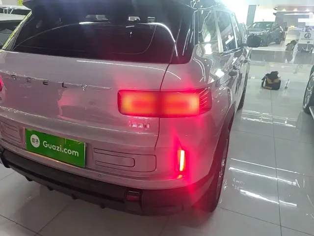 Geely ICON — Фото автомобиля 7