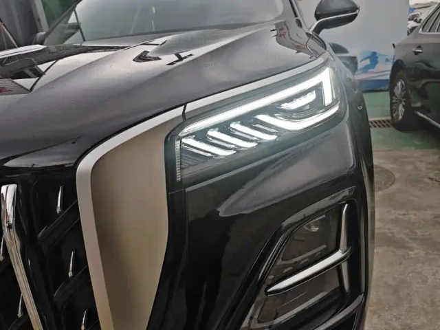 Hongqi HS5 — Фото автомобиля 17