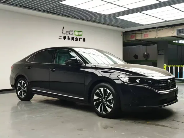Volkswagen Passat — Фото автомобиля 3