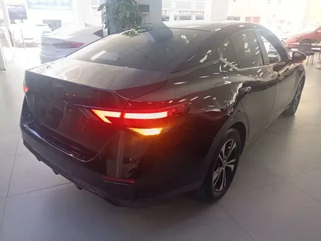 Nissan Sylphy — Фото автомобиля 6
