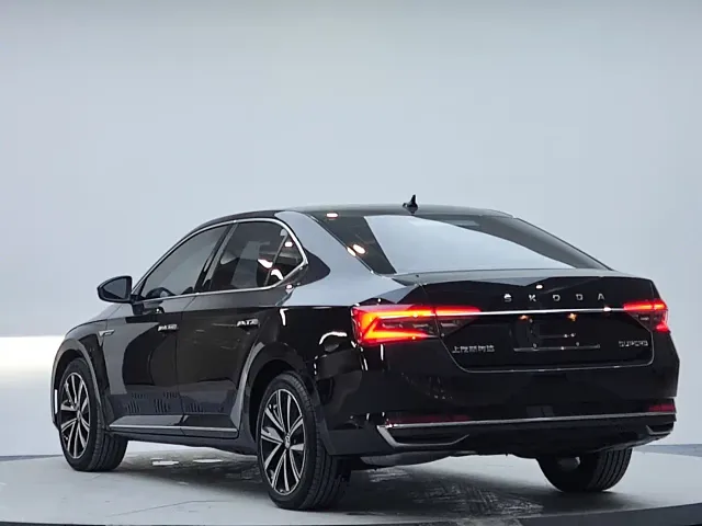 Skoda Superb — Фото автомобиля 19