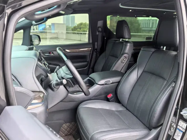 Toyota Alphard — Фото автомобиля 10