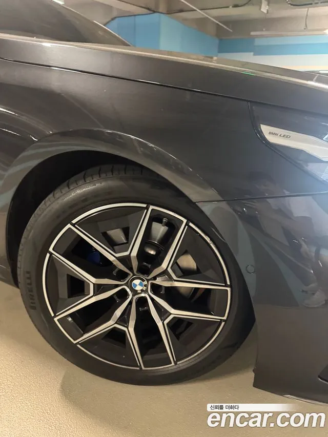 BMW 5 Series G60 — Фото автомобиля 5