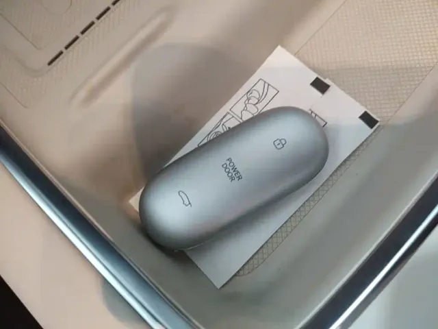 Li Auto MEGA — Фото автомобиля 8