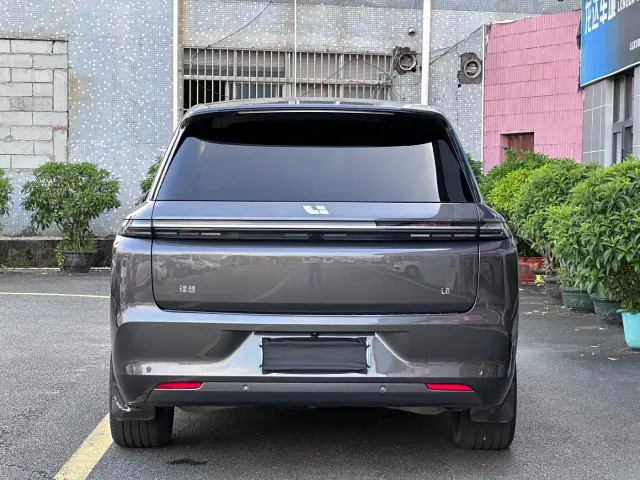 Li Auto L8 — Фото автомобиля 14
