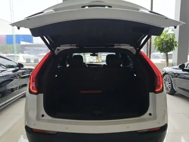 Cadillac XT4 — Фото автомобиля 18