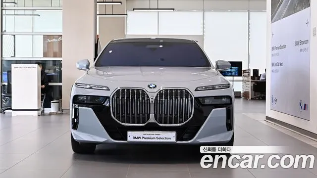 BMW 7 Series G70 — Фото автомобиля 2