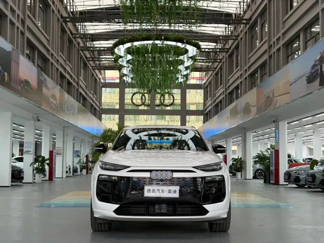 Audi Q6L e-tron — Фото автомобиля 3