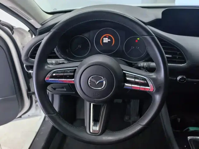 Mazda Axela — Фото автомобиля 15