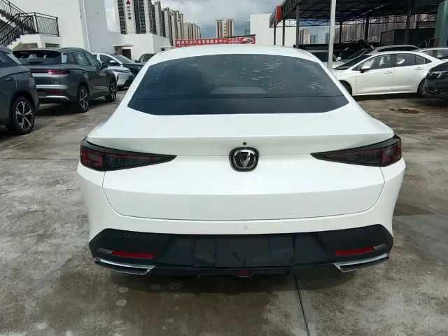 Changan Eado — Фото автомобиля 11