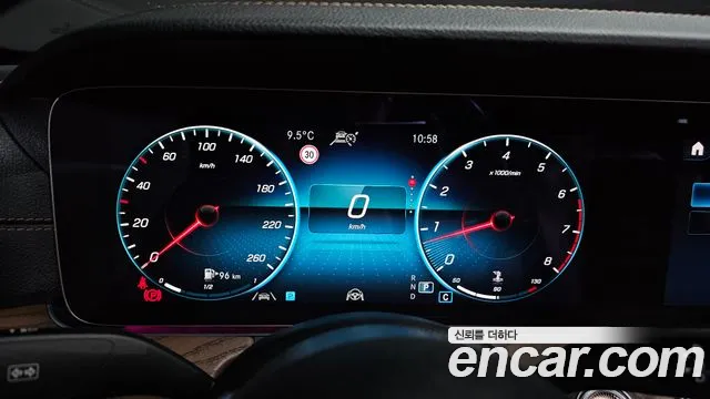 Mercedes-Benz E-Class — Фото автомобиля 8