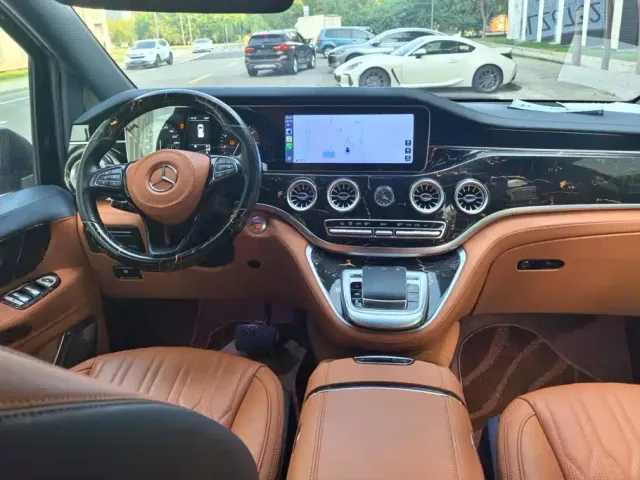 Mercedes-Benz Vito 2024 2.0T Business 7-Seater — Фото автомобиля 12