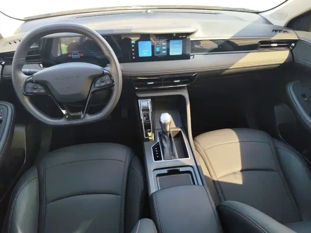 Roewe i5 — Фото автомобиля 10