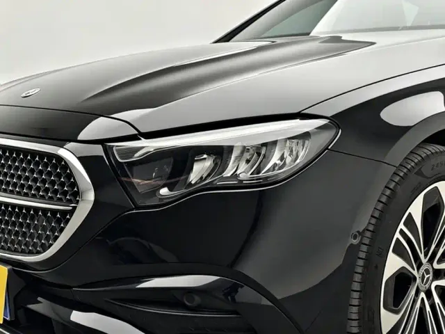 Mercedes-Benz E-Class — Фото автомобиля 14