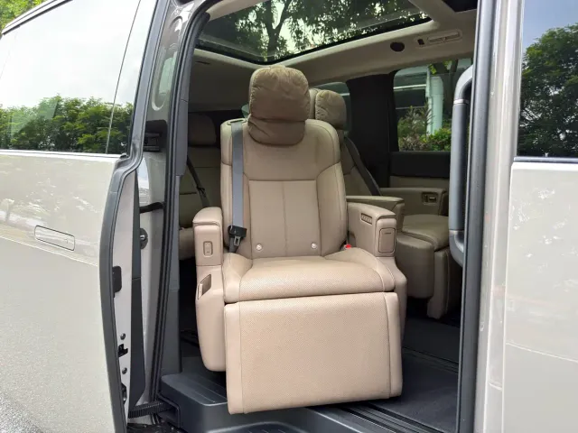 Li Auto MEGA — Фото автомобиля 23