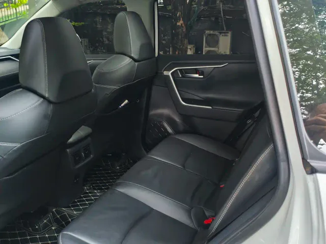 Toyota RAV4 — Фото автомобиля 10