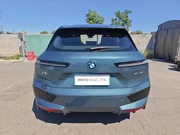 BMW iX — Фото автомобиля 3