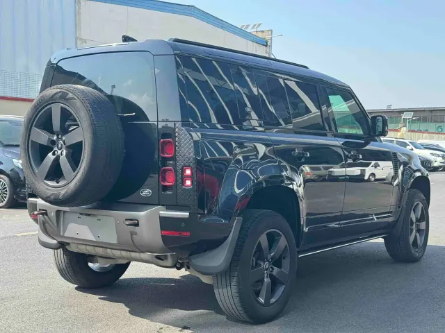 Land Rover Defender — Фото автомобиля 5