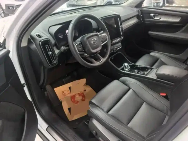 Volvo XC40 — Фото автомобиля 6
