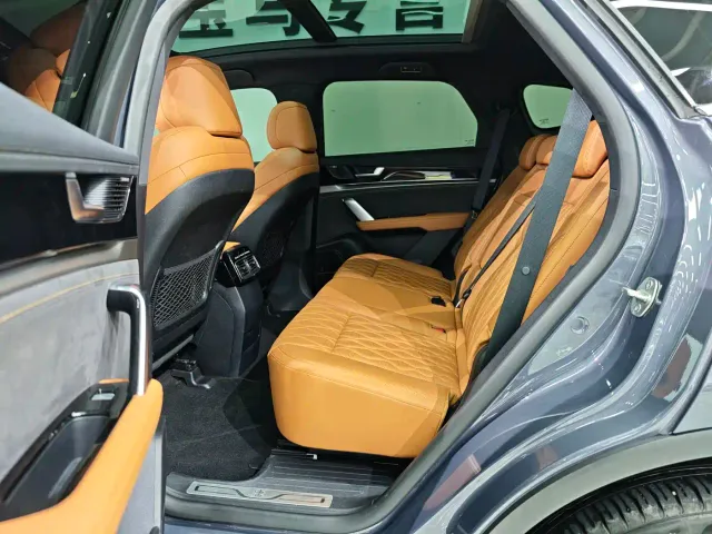 BYD Tang — Фото автомобиля 13