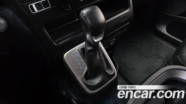 Hyundai Staria Staria Карго 5 мест — Фото автомобиля 3