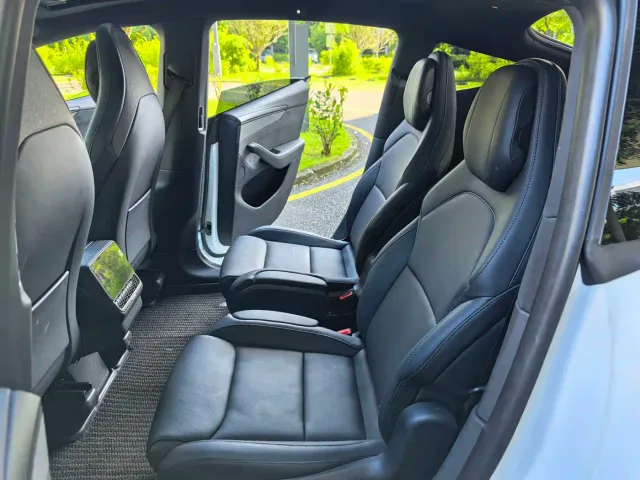 Tesla Model Y L — Фото автомобиля 7