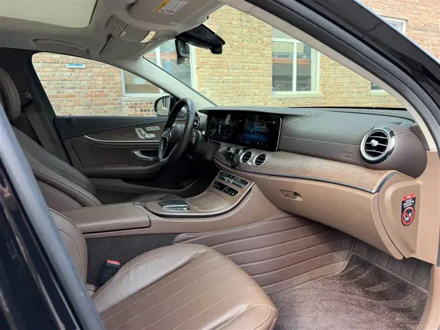 Mercedes-Benz E-Class — Фото автомобиля 12