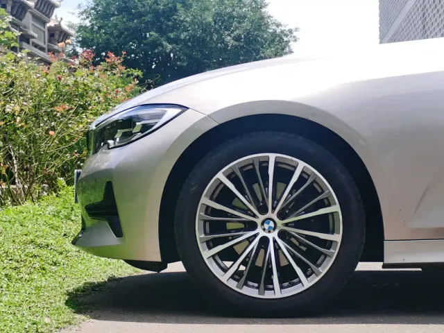 BMW 3 Series — Фото автомобиля 8