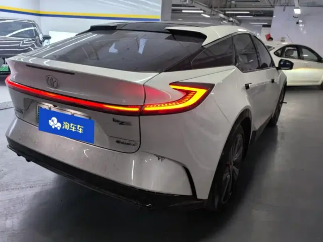Toyota bZ5 — Фото автомобиля 3