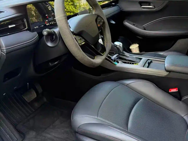 Roewe i5 — Фото автомобиля 7