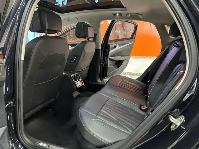 Volkswagen Passat — Фото автомобиля 8