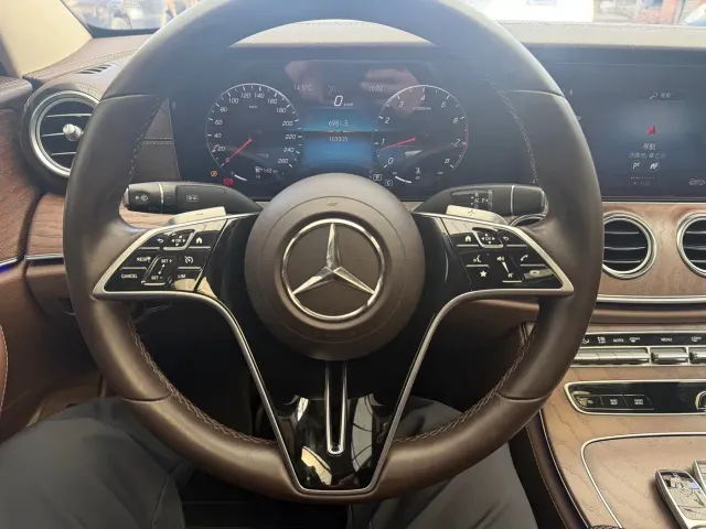 Mercedes-Benz E-Class — Фото автомобиля 14