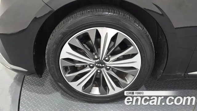 Kia K8 — Фото автомобиля 3