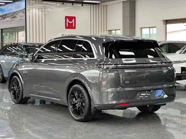 Li Auto L7 — Фото автомобиля 13