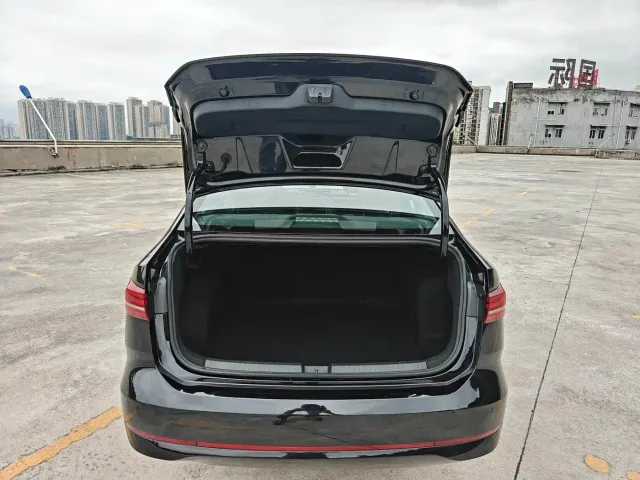 Volkswagen Lavida 2025 PRO 1.5L Classic Edition — Фото автомобиля 18
