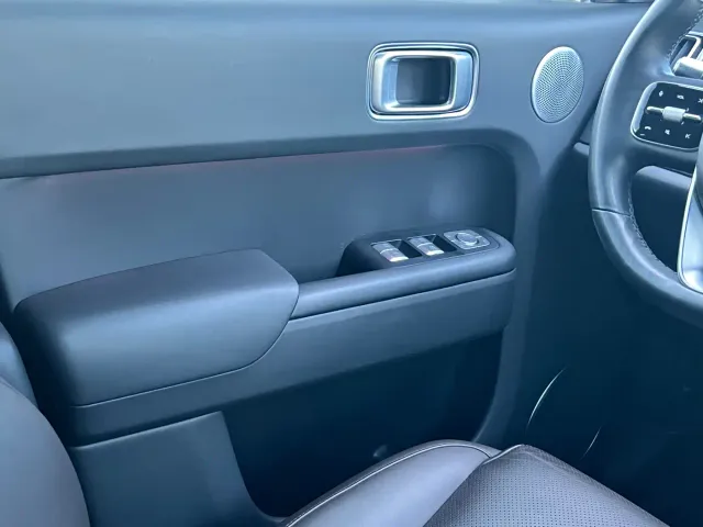 Li Auto L8 — Фото автомобиля 14