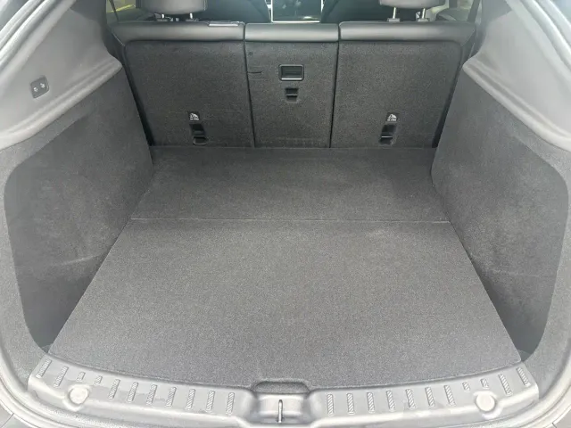 Tesla Model Y — Фото автомобиля 8