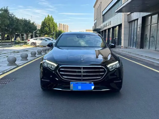 Mercedes-Benz E-Class — Фото автомобиля 2
