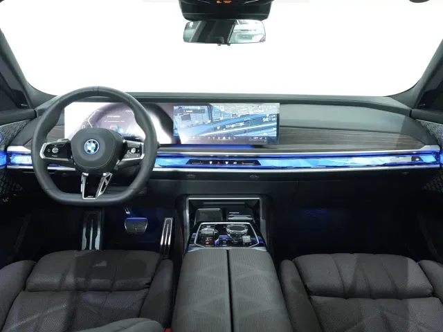 BMW i7 — Фото автомобиля 7