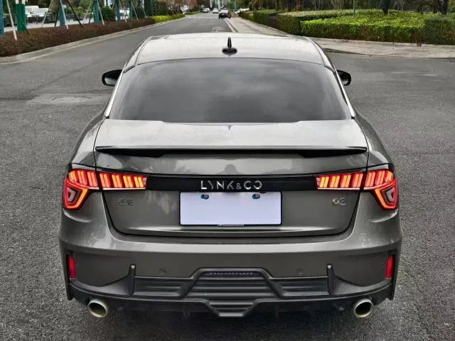 Lynk & Co 03 — Фото автомобиля 8