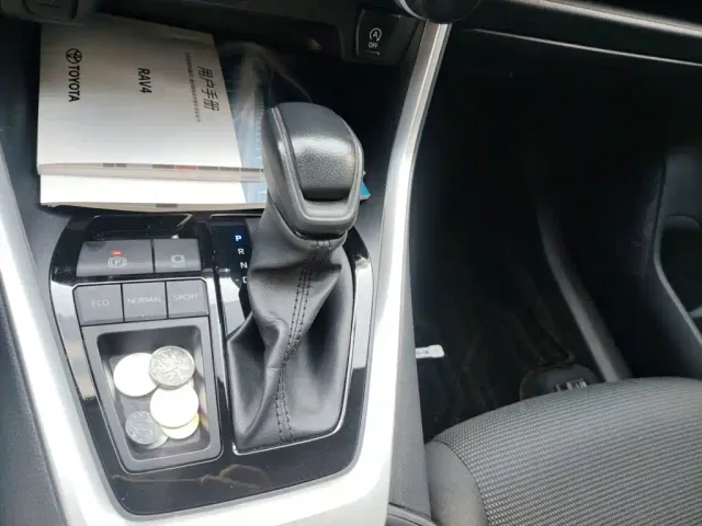 Toyota RAV4 — Фото автомобиля 10