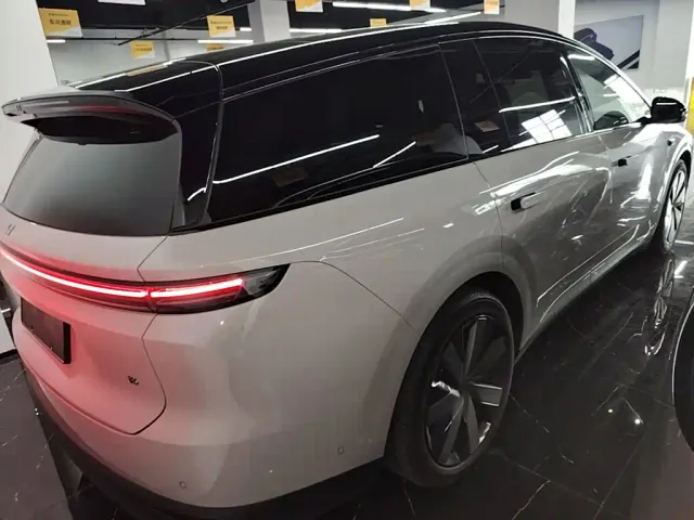Li Auto i8 — Фото автомобиля 6