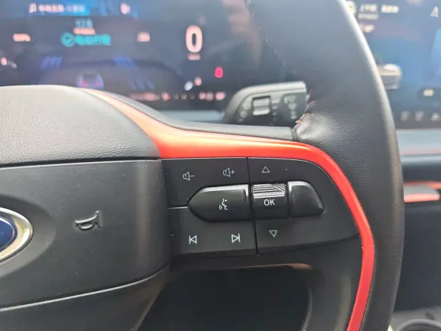 Ford Edge — Фото автомобиля 12
