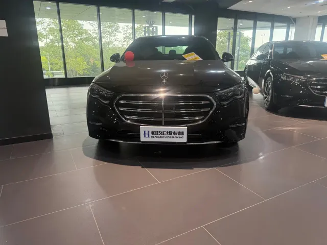 Mercedes-Benz E-Class — Фото автомобиля 2