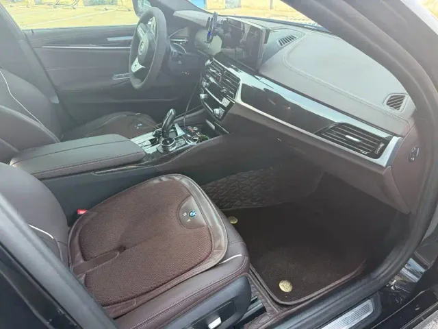 BMW 5 Series — Фото автомобиля 10