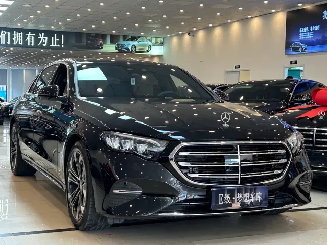 Mercedes-Benz E-Class — Фото автомобиля 2