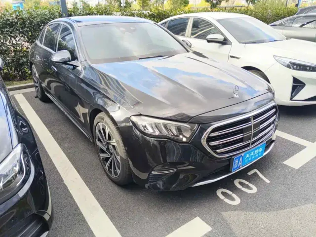 Mercedes-Benz E-Class — Фото автомобиля 3