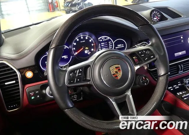 Porsche Cayenne — Фото автомобиля 12